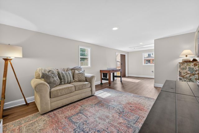 8962 GREEN LEAVES DR, Germantown, TN 38139