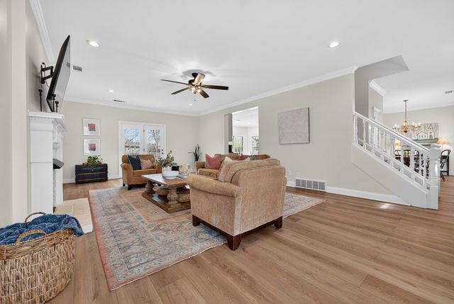 8962 GREEN LEAVES DR, Germantown, TN 38139