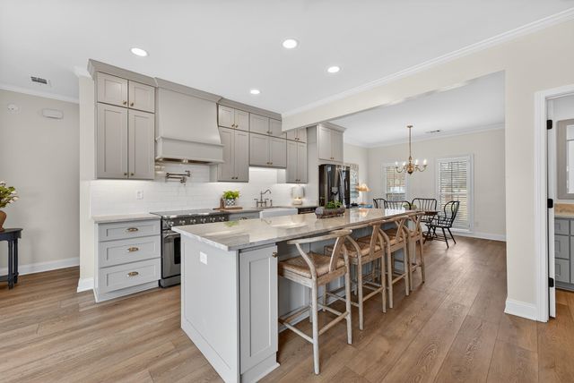 8962 GREEN LEAVES DR, Germantown, TN 38139