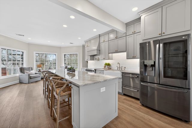 8962 GREEN LEAVES DR, Germantown, TN 38139