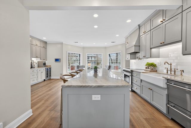 8962 GREEN LEAVES DR, Germantown, TN 38139