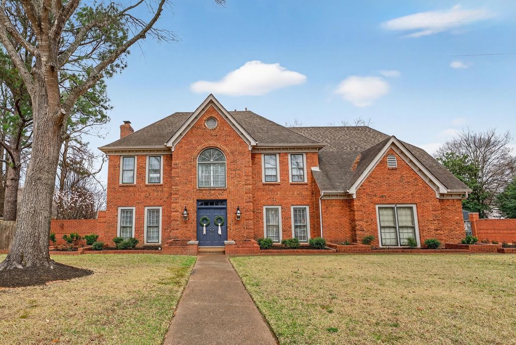 8962 GREEN LEAVES DR, Germantown, TN 38139