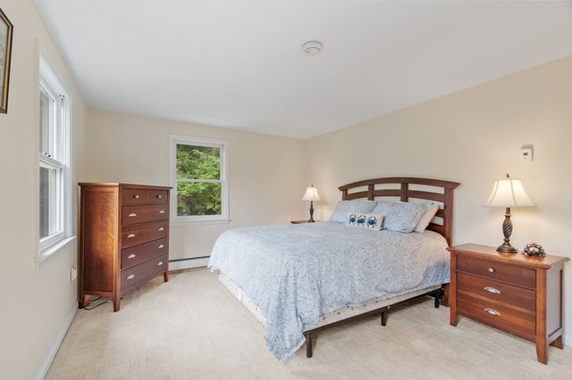 95 Pine St A, Manchester, MA 01944