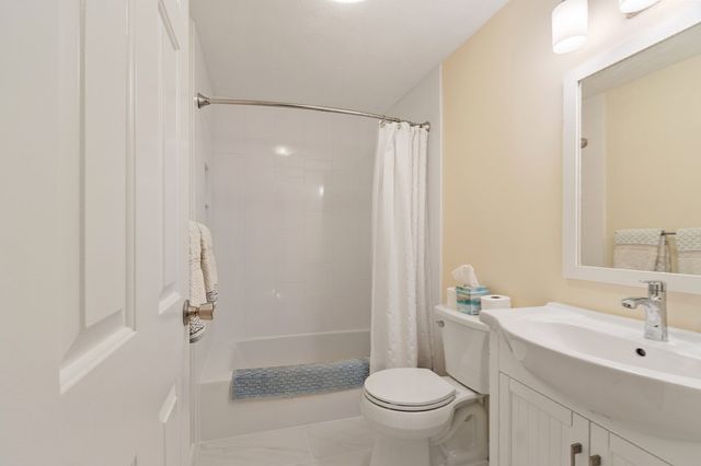 95 Pine St A, Manchester, MA 01944