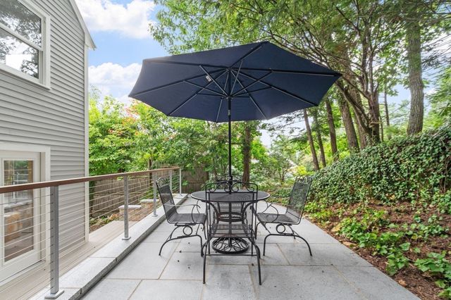 95 Pine St A, Manchester, MA 01944