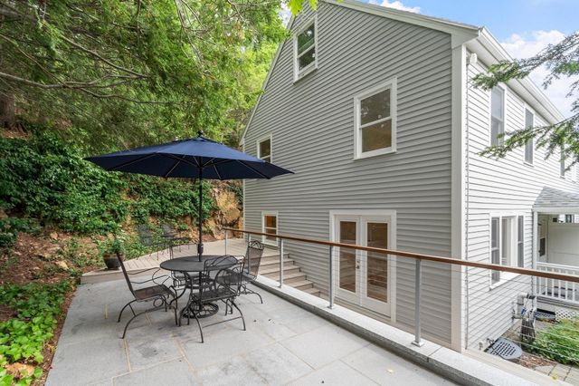 95 Pine St A, Manchester, MA 01944