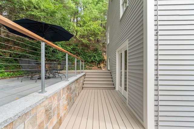 95 Pine St A, Manchester, MA 01944