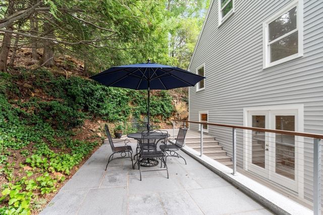 95 Pine St A, Manchester, MA 01944