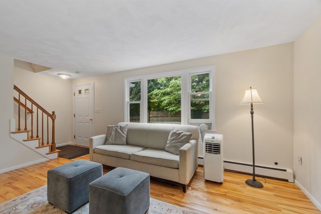 95 Pine St A, Manchester, MA 01944