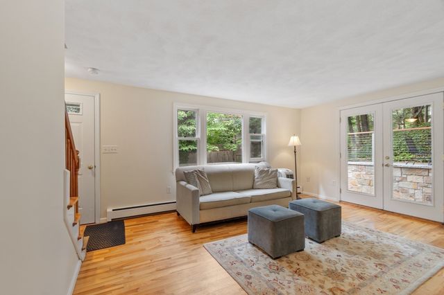 95 Pine St A, Manchester, MA 01944