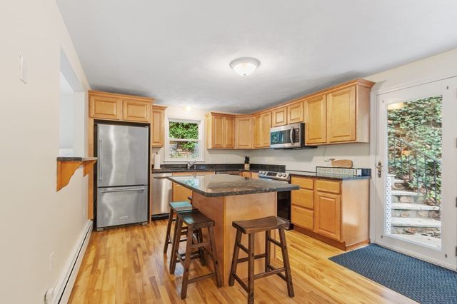 95 Pine St A, Manchester, MA 01944