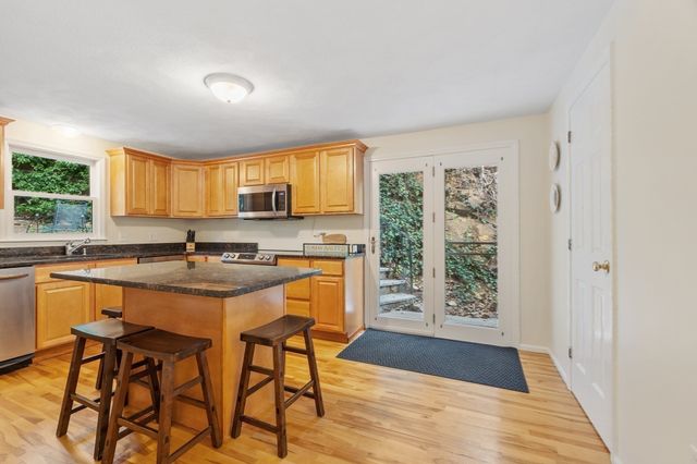 95 Pine St A, Manchester, MA 01944