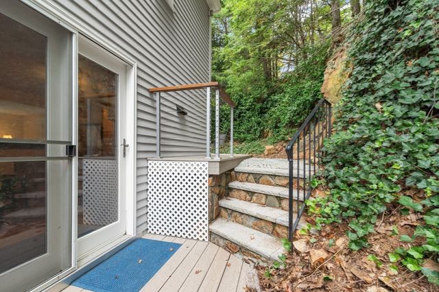 95 Pine St A, Manchester, MA 01944