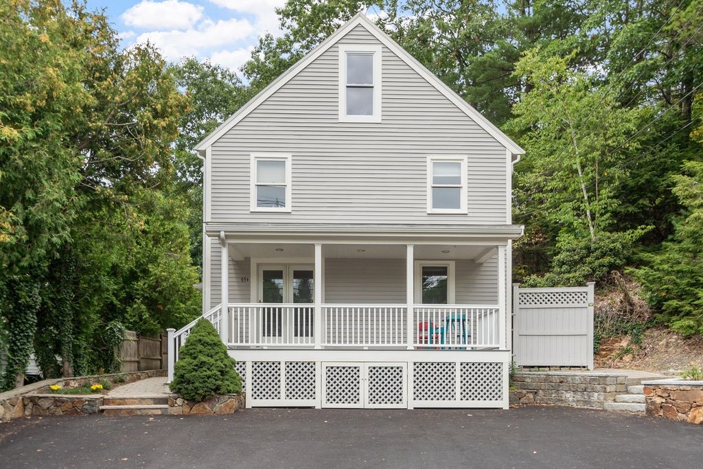 95 Pine St A, Manchester, MA 01944
