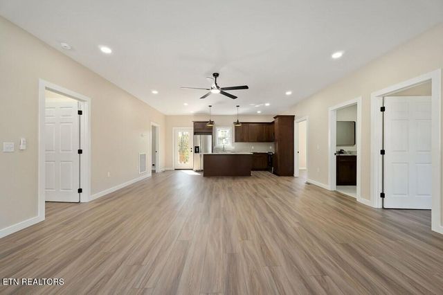 599 HUTCHINS BEND Rd, Sparta, TN 38583