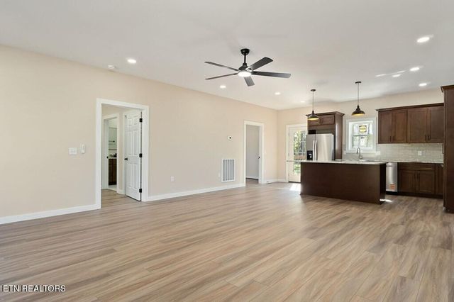 599 HUTCHINS BEND Rd, Sparta, TN 38583