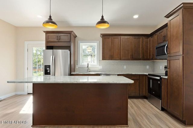 599 HUTCHINS BEND Rd, Sparta, TN 38583