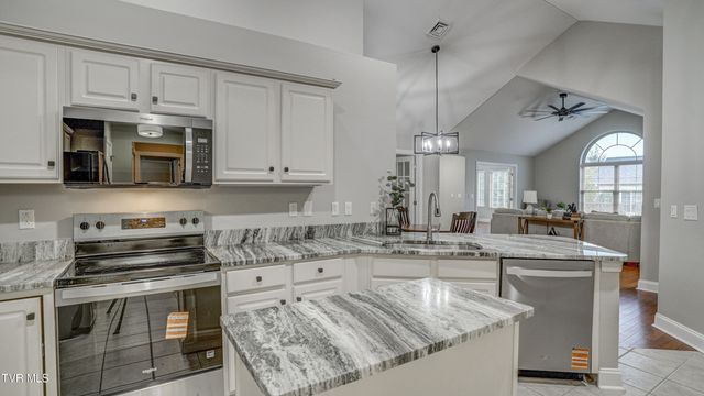 1682 Hatterdale Farm Road, Blountville, TN 37617