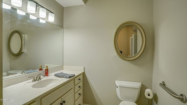 1682 Hatterdale Farm Road, Blountville, TN 37617