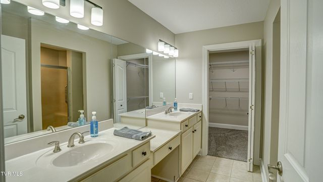 1682 Hatterdale Farm Road, Blountville, TN 37617