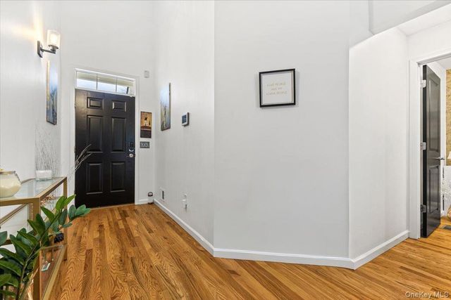 17 Woodrose Court, Middletown, NY 10940