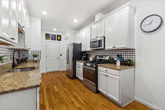 17 Woodrose Court, Middletown, NY 10940