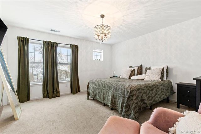 17 Woodrose Court, Middletown, NY 10940