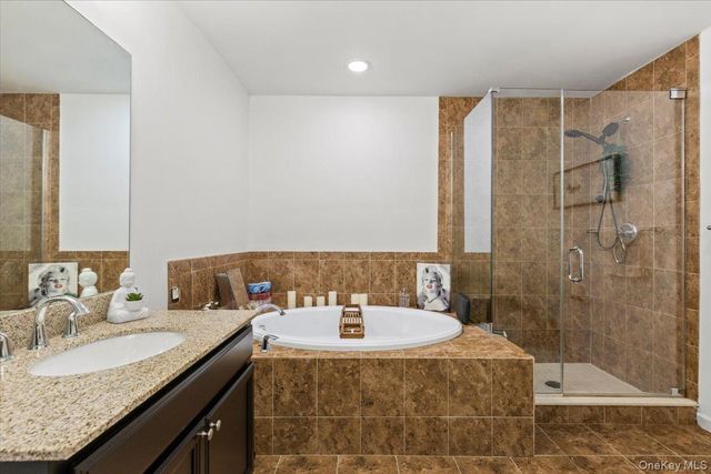 17 Woodrose Court, Middletown, NY 10940