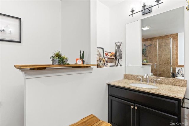 17 Woodrose Court, Middletown, NY 10940