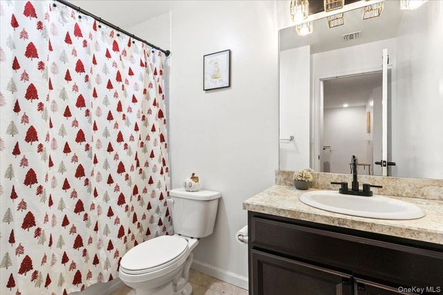 17 Woodrose Court, Middletown, NY 10940