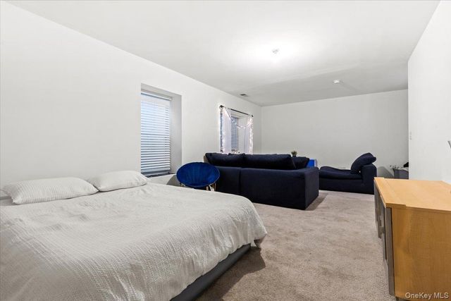 17 Woodrose Court, Middletown, NY 10940