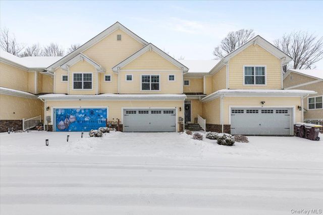 17 Woodrose Court, Middletown, NY 10940