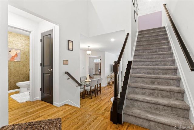 17 Woodrose Court, Middletown, NY 10940