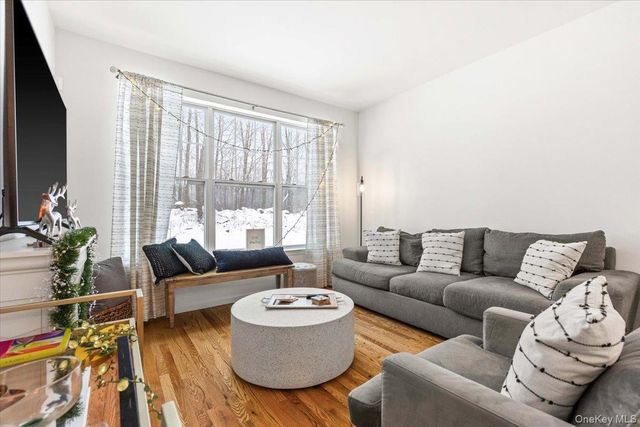 17 Woodrose Court, Middletown, NY 10940