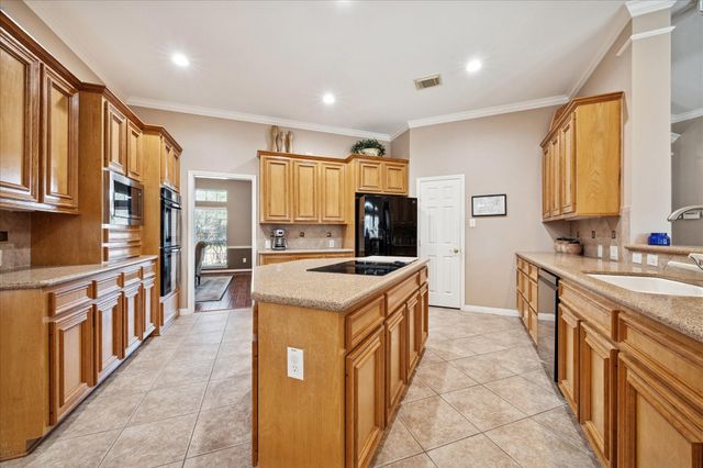 1004 Pine Cone Lane, Friendswood, TX 77546