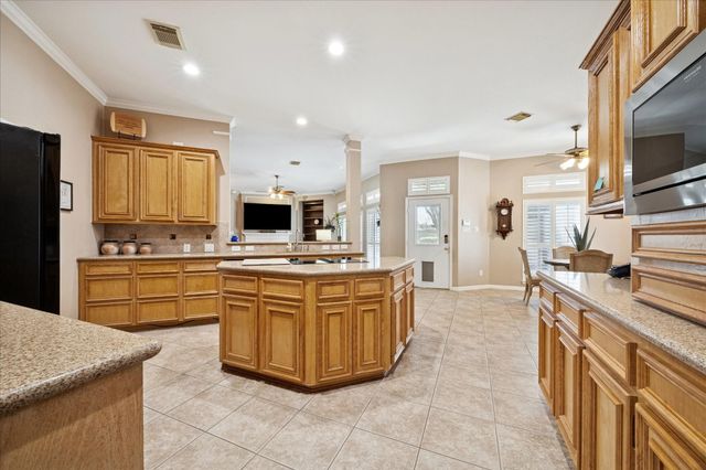 1004 Pine Cone Lane, Friendswood, TX 77546