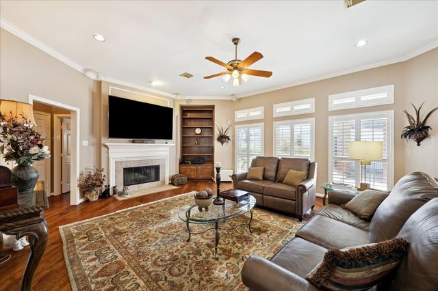 1004 Pine Cone Lane, Friendswood, TX 77546