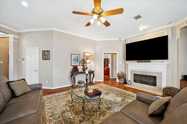 1004 Pine Cone Lane, Friendswood, TX 77546