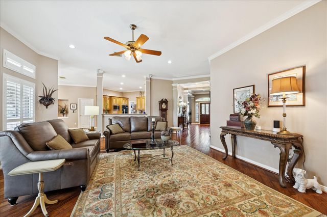 1004 Pine Cone Lane, Friendswood, TX 77546