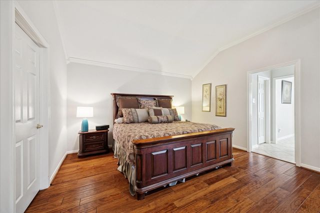 1004 Pine Cone Lane, Friendswood, TX 77546