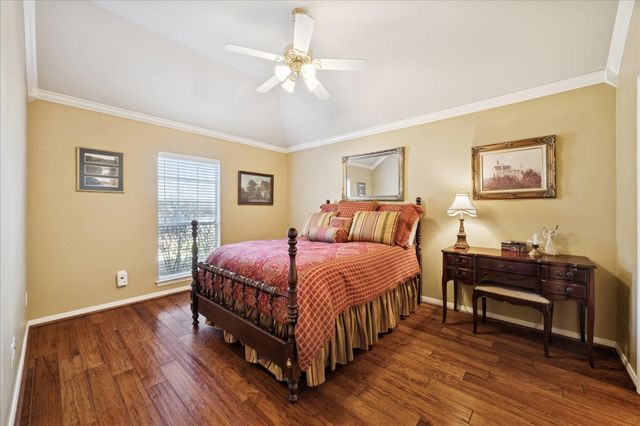 1004 Pine Cone Lane, Friendswood, TX 77546