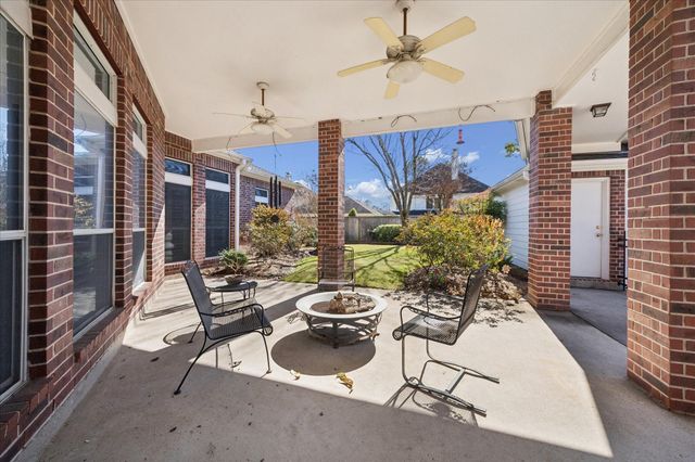 1004 Pine Cone Lane, Friendswood, TX 77546