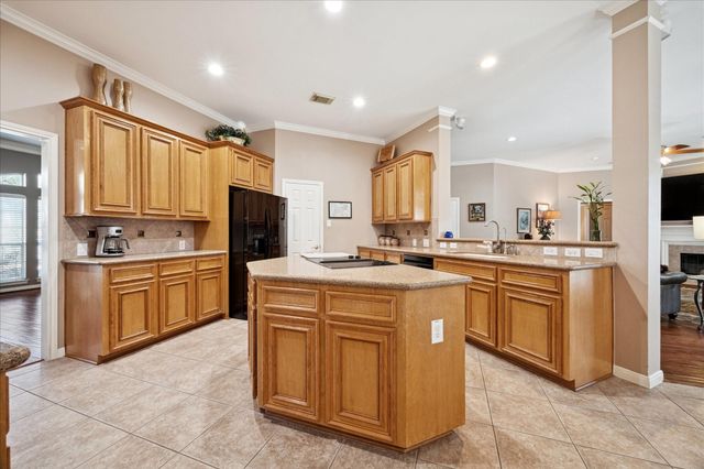 1004 Pine Cone Lane, Friendswood, TX 77546