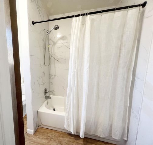 402 Lyndale Drive, Highlands, TX 77562