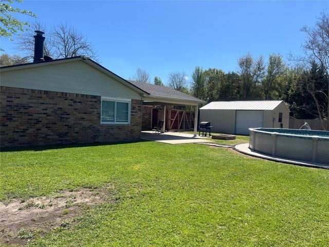 402 Lyndale Drive, Highlands, TX 77562