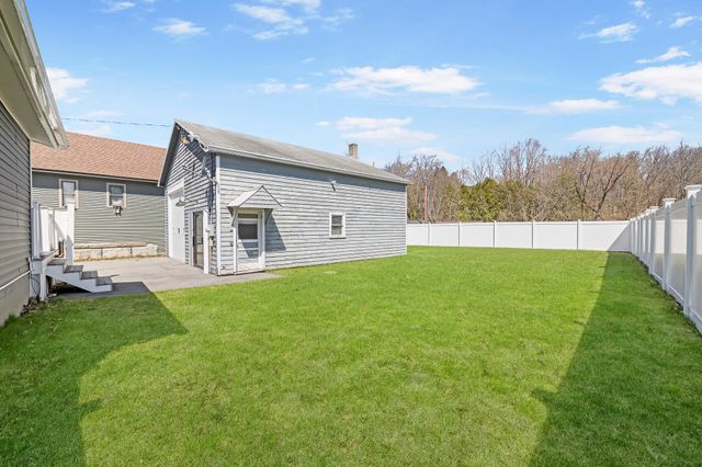 13 Merrill Street, Colebrook, NH 03576
