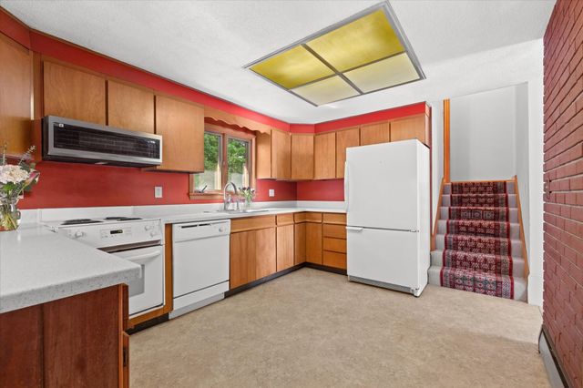22 Hillview Rd, North Reading, MA 01864