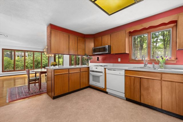 22 Hillview Rd, North Reading, MA 01864