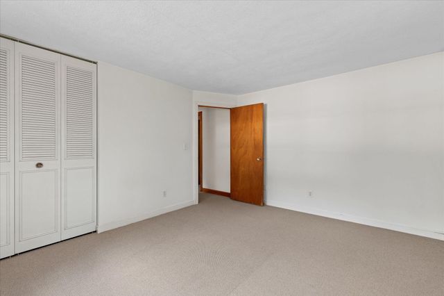 22 Hillview Rd, North Reading, MA 01864