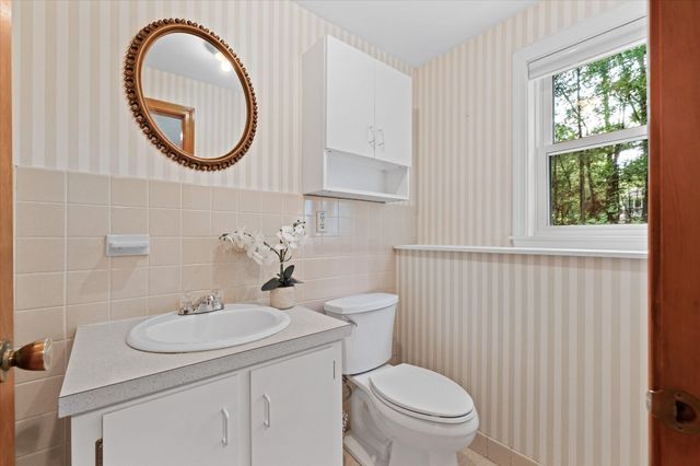 22 Hillview Rd, North Reading, MA 01864